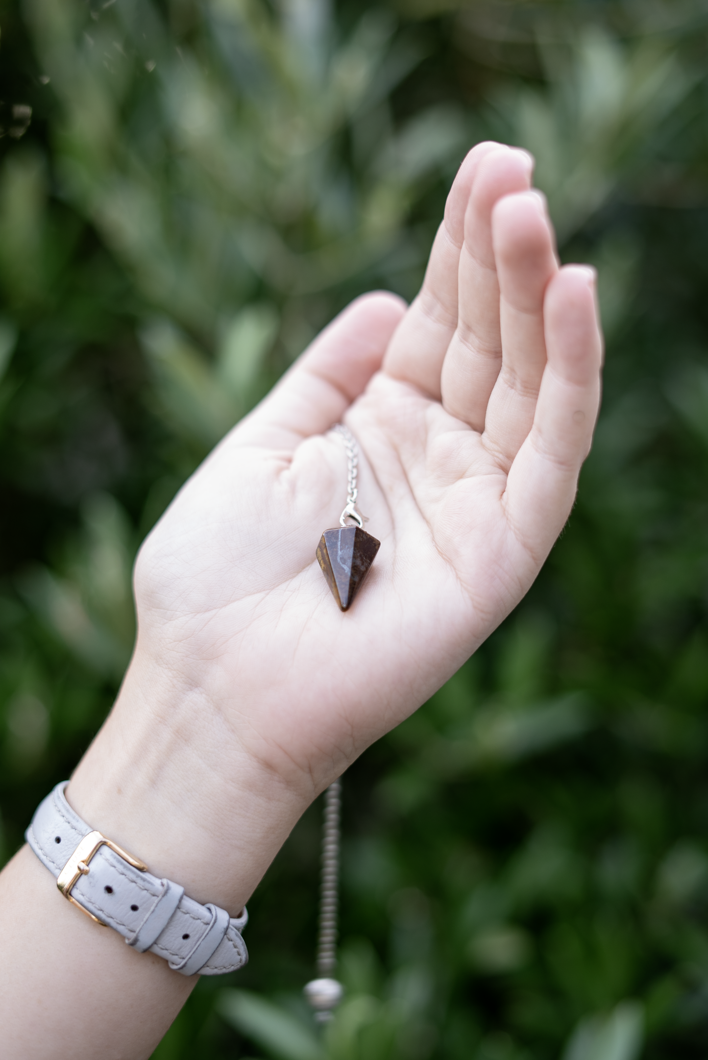 Pendules (oeil de tigre, améthyste, tourmaline)